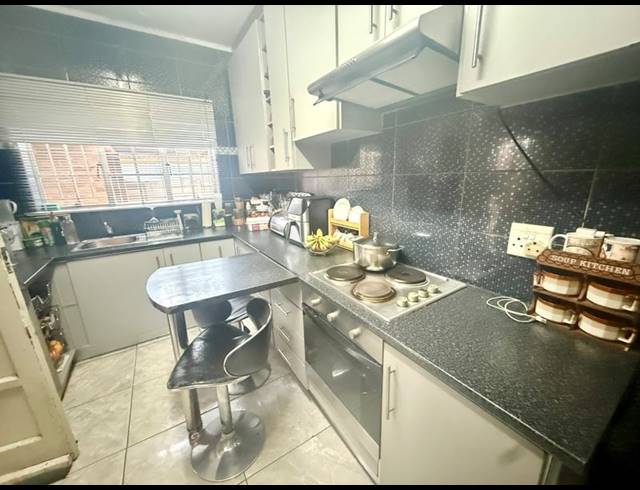 3 BEDROOM HOUSE FOR SALE IN VANDERBIJLPARK CE 2